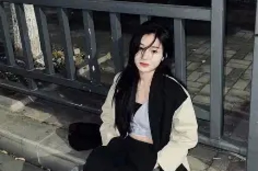陪睡陪玩已过时！又一女星自曝潜规则当众被强吻、伸手进裤子