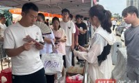 五一假期里的网红小食店：有的需7点排队拿号有的开起自助健身房